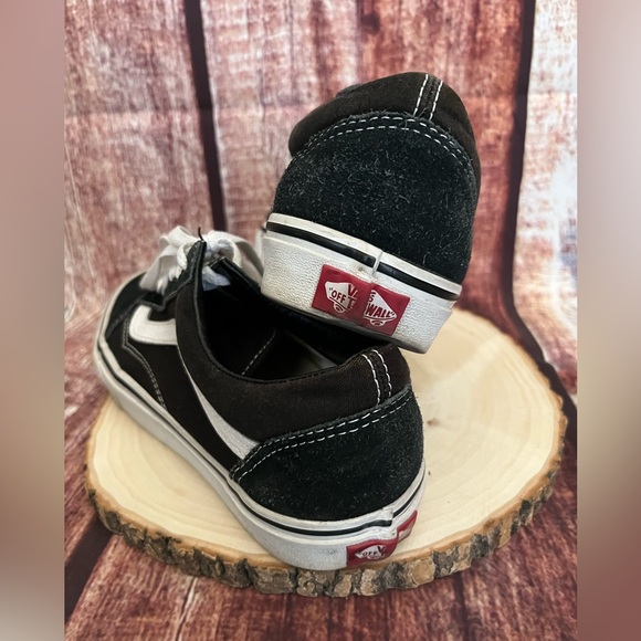 Vans | Old Skool Black and White Sneakers Unisex - Picture 3 of 8